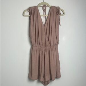 NEW Easel Dusty Rose Swiss Dot Ruched Shoulder Pockets Bohemian Romper Size S